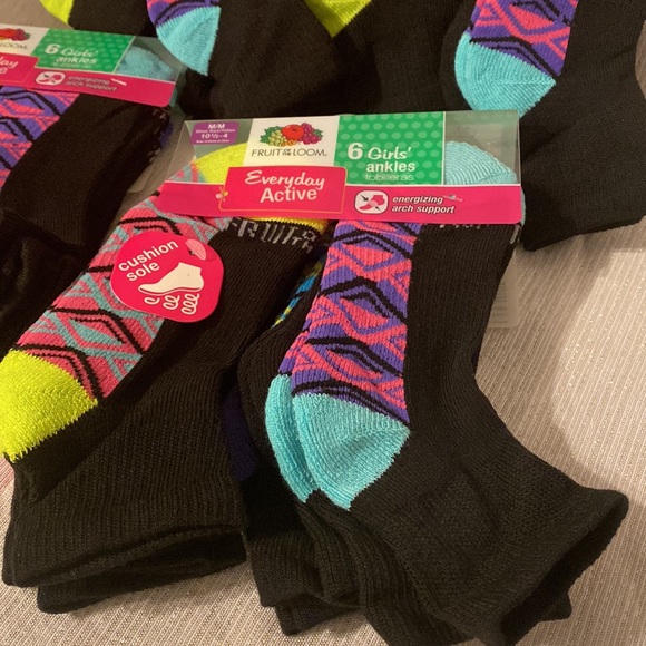 Lot of 24 pairs FRUIT OF THE LOOM Girls ankles socks M shoe size 10 1/2 - 4 - Picture 3 of 12